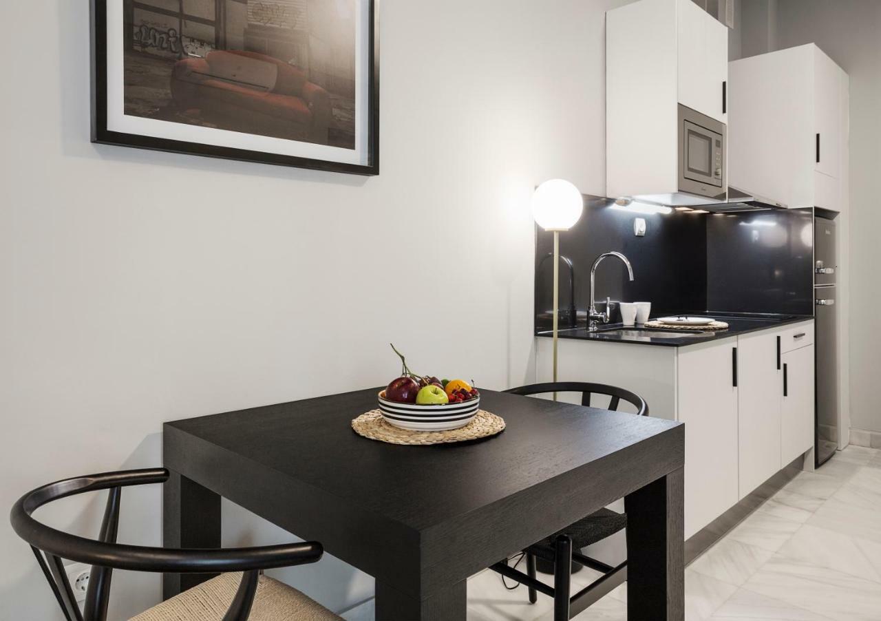 Apartamentos One Shot Conde De Torrejon เซบีญา ภายนอก รูปภาพ