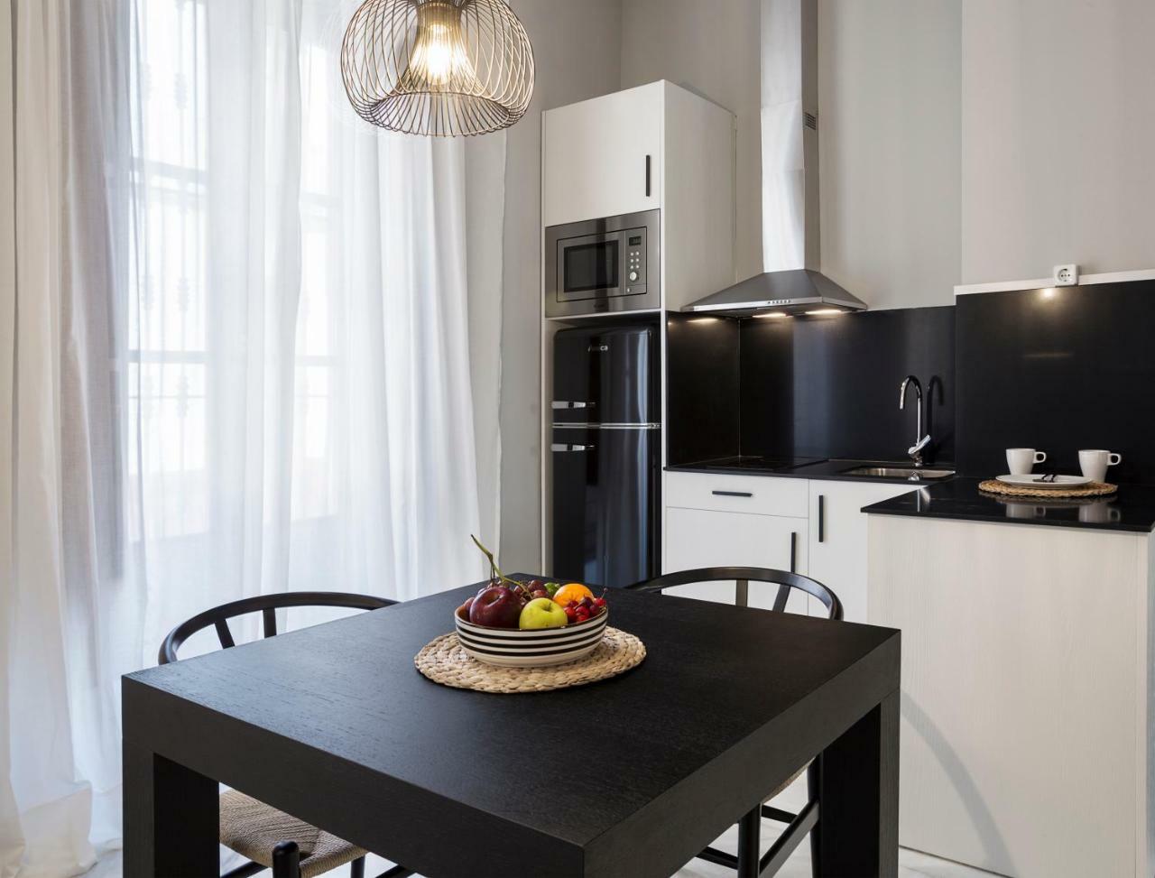 Apartamentos One Shot Conde De Torrejon เซบีญา ภายนอก รูปภาพ